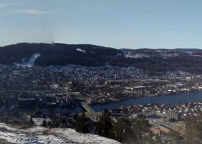 In Close To The Main 德拉门